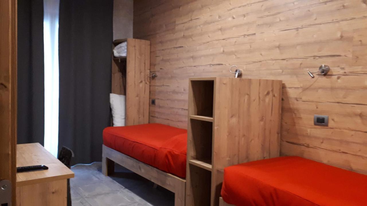 Hotel Bed & Rooms , Corte Rossa -1 Min Walk To Bernina Express Tirano Bagian luar foto