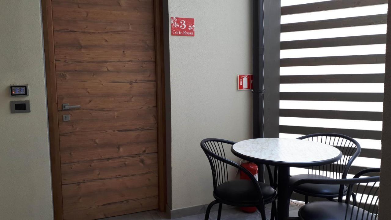 Hotel Bed & Rooms , Corte Rossa -1 Min Walk To Bernina Express Tirano Bagian luar foto
