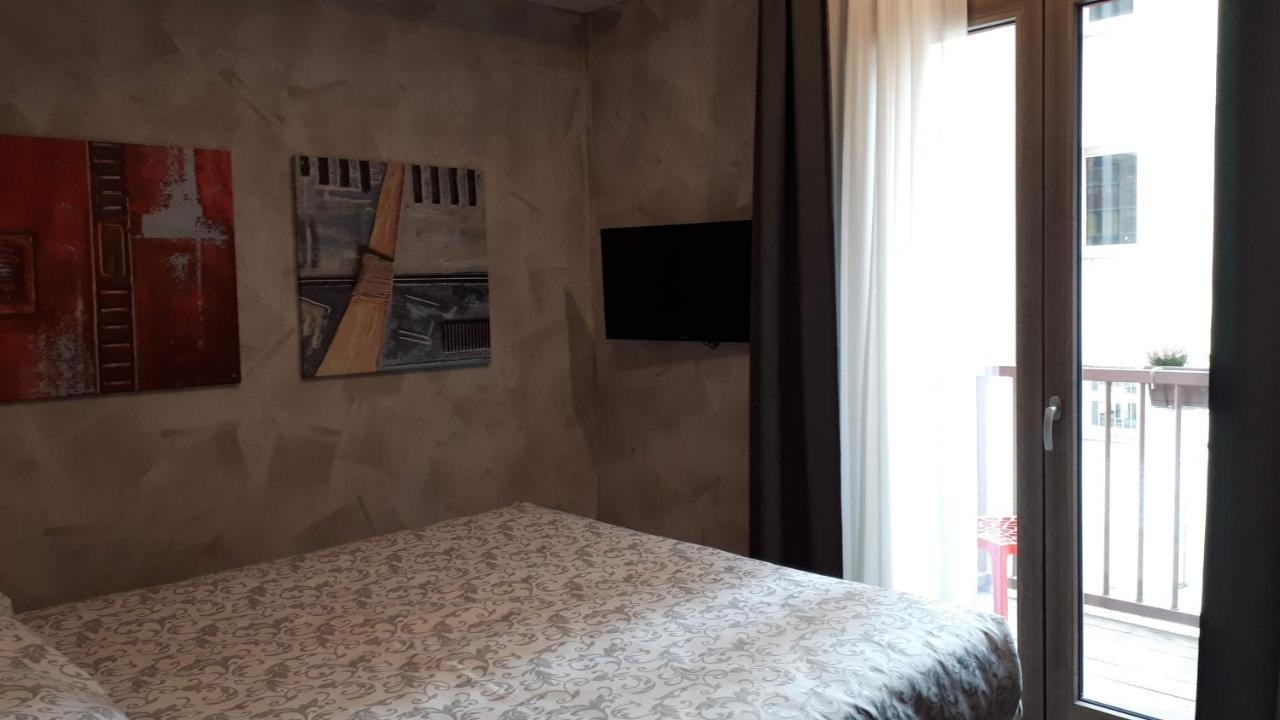 Hotel Bed & Rooms , Corte Rossa -1 Min Walk To Bernina Express Tirano Bagian luar foto