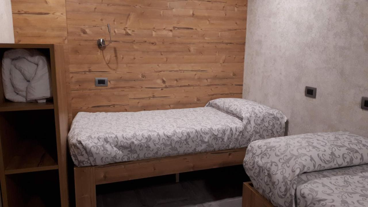 Hotel Bed & Rooms , Corte Rossa -1 Min Walk To Bernina Express Tirano Bagian luar foto