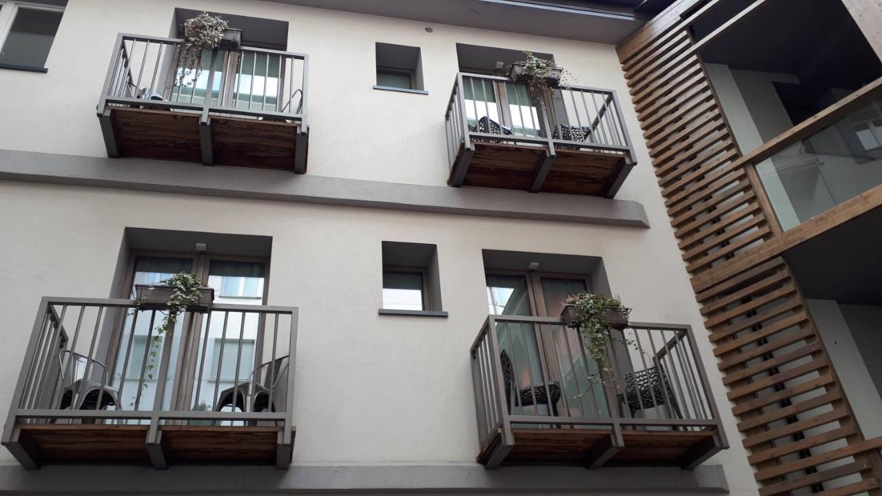 Hotel Bed & Rooms , Corte Rossa -1 Min Walk To Bernina Express Tirano Bagian luar foto