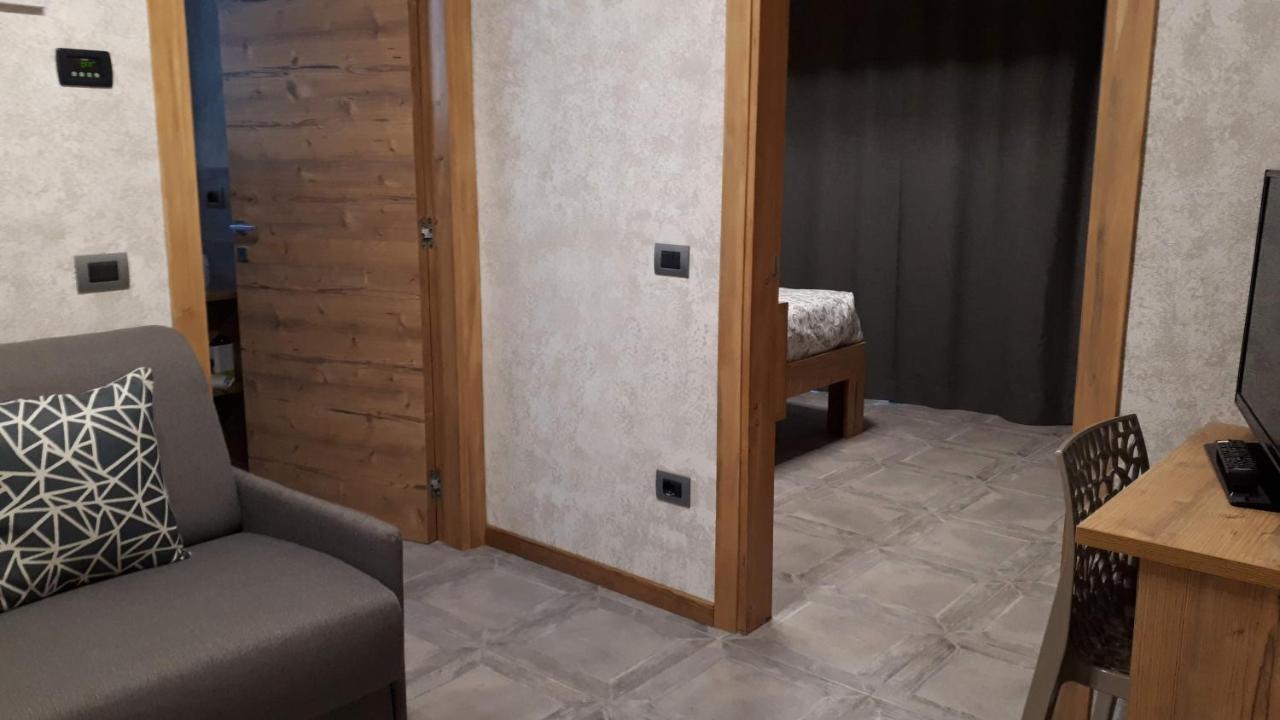 Hotel Bed & Rooms , Corte Rossa -1 Min Walk To Bernina Express Tirano Bagian luar foto