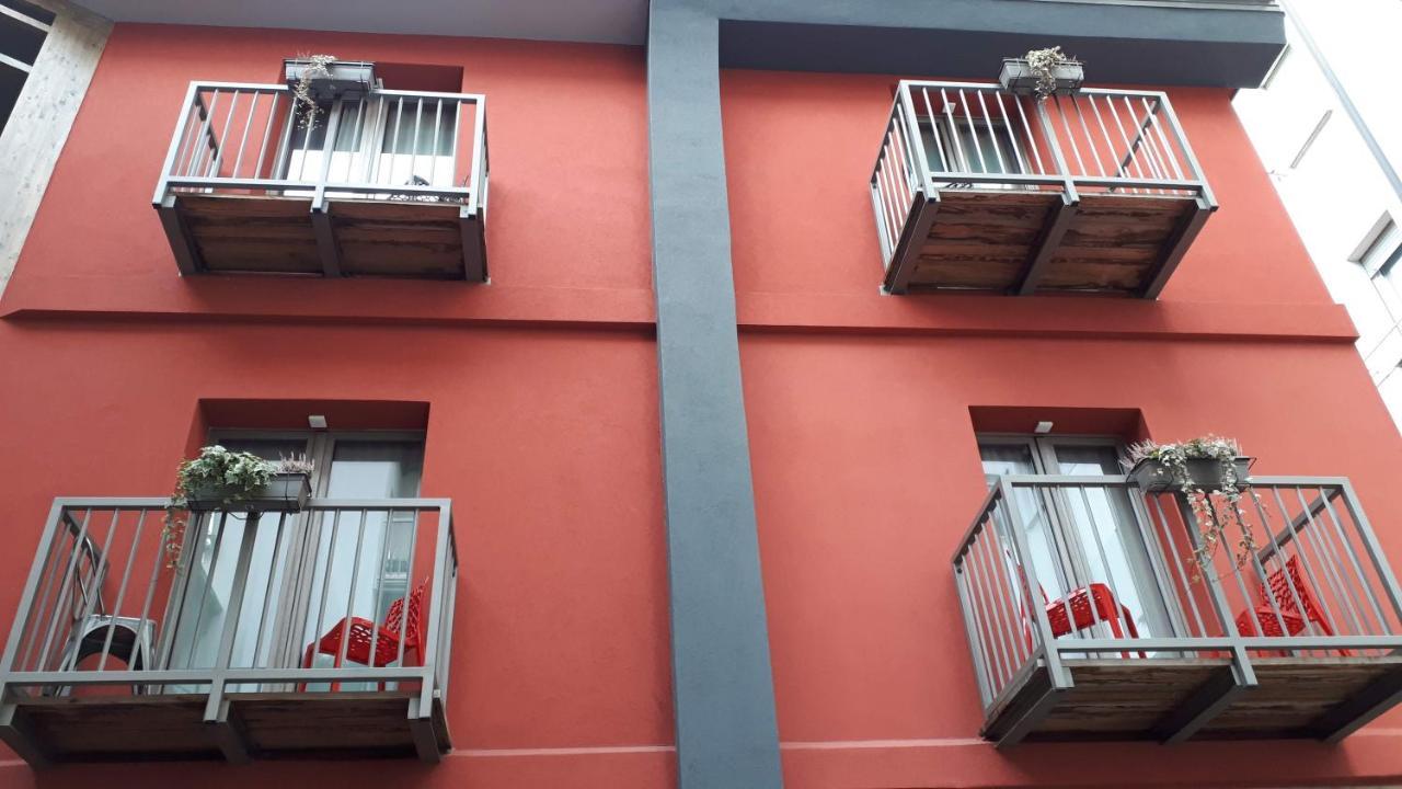 Hotel Bed & Rooms , Corte Rossa -1 Min Walk To Bernina Express Tirano Bagian luar foto