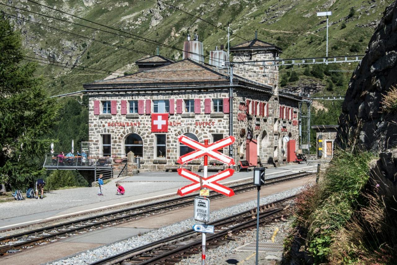 Hotel Bed & Rooms , Corte Rossa -1 Min Walk To Bernina Express Tirano Bagian luar foto