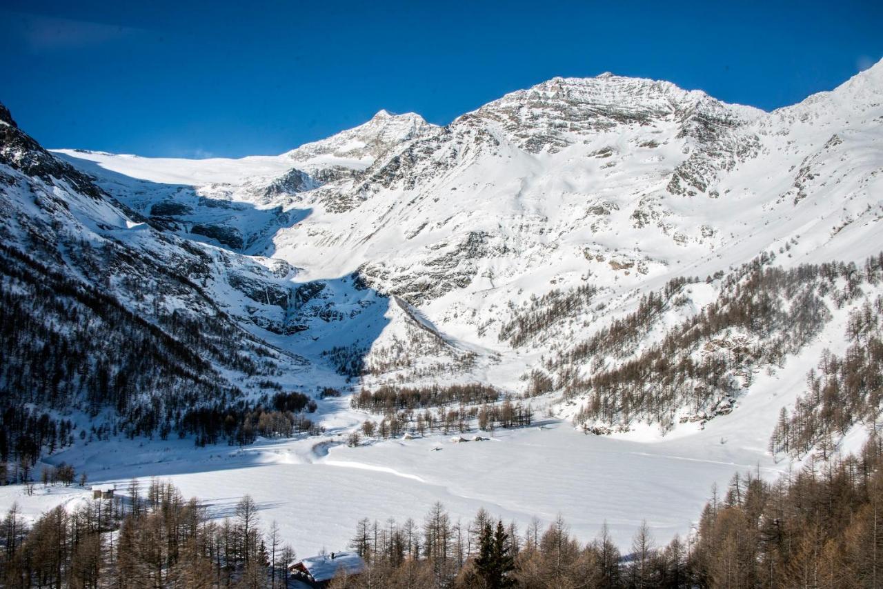 Hotel Bed & Rooms , Corte Rossa -1 Min Walk To Bernina Express Tirano Bagian luar foto