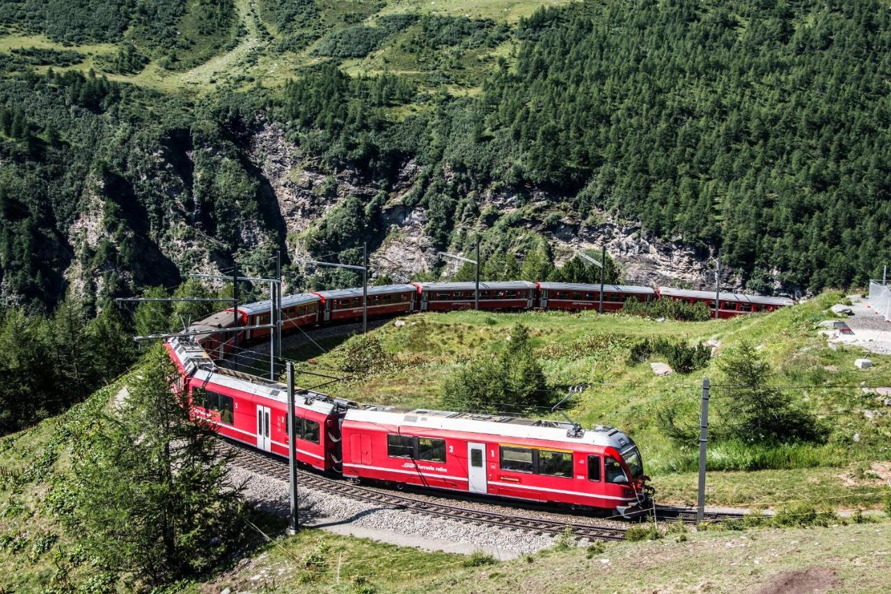 Hotel Bed & Rooms , Corte Rossa -1 Min Walk To Bernina Express Tirano Bagian luar foto