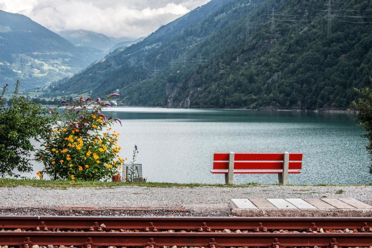 Hotel Bed & Rooms , Corte Rossa -1 Min Walk To Bernina Express Tirano Bagian luar foto
