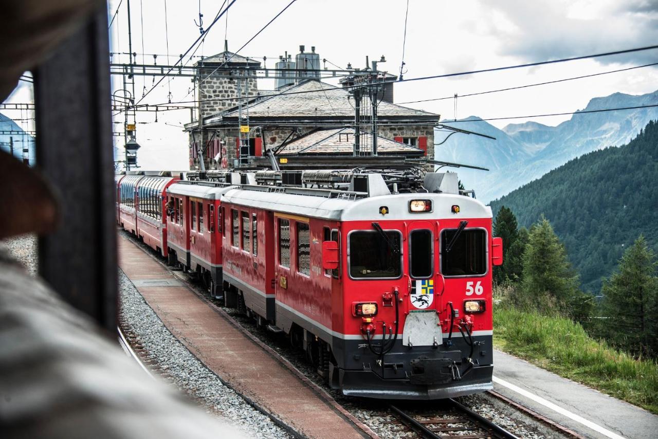 Hotel Bed & Rooms , Corte Rossa -1 Min Walk To Bernina Express Tirano Bagian luar foto