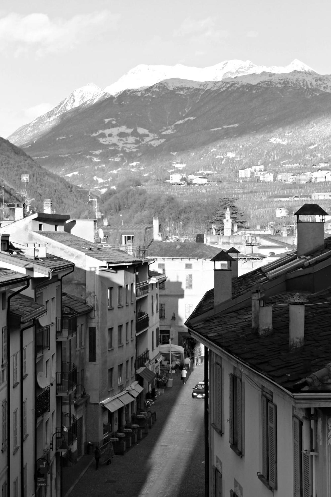 Hotel Bed & Rooms , Corte Rossa -1 Min Walk To Bernina Express Tirano Bagian luar foto