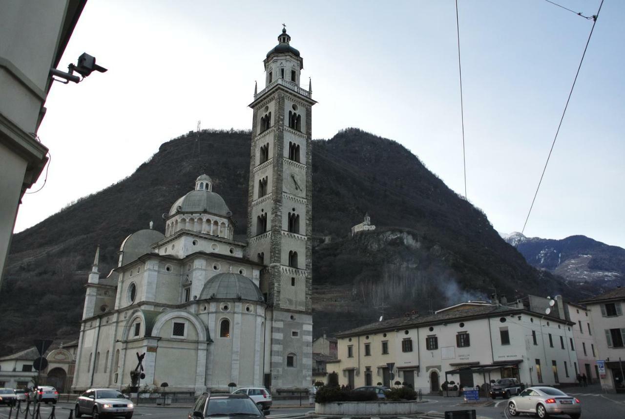 Hotel Bed & Rooms , Corte Rossa -1 Min Walk To Bernina Express Tirano Bagian luar foto