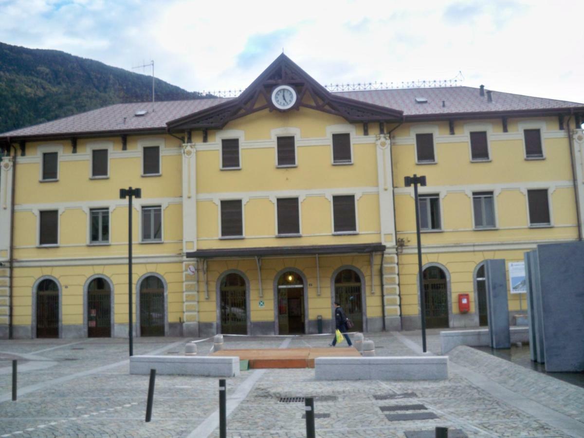 Hotel Bed & Rooms , Corte Rossa -1 Min Walk To Bernina Express Tirano Bagian luar foto