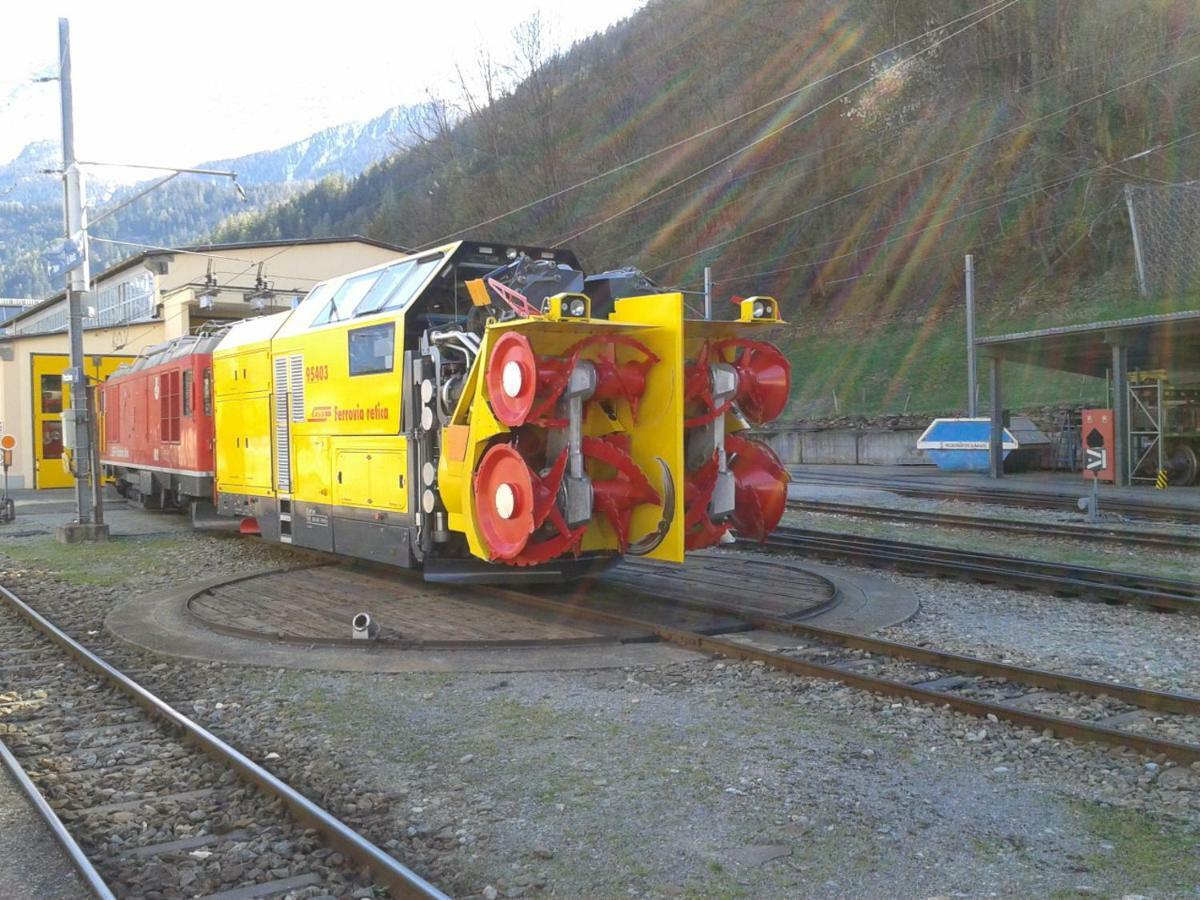 Hotel Bed & Rooms , Corte Rossa -1 Min Walk To Bernina Express Tirano Bagian luar foto