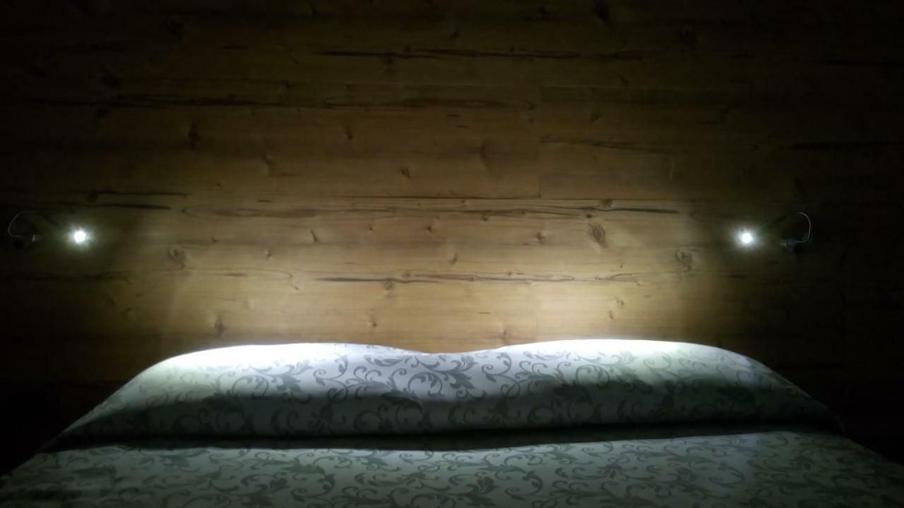 Hotel Bed & Rooms , Corte Rossa -1 Min Walk To Bernina Express Tirano Bagian luar foto